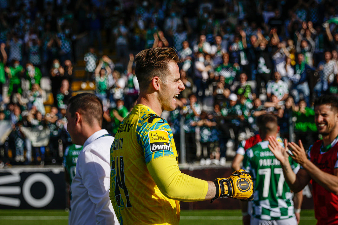 If you want to be the number one, you must wear the Number one gloves.